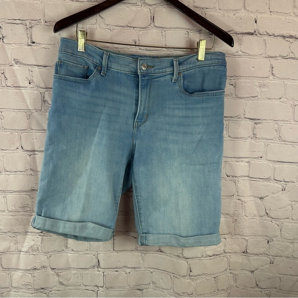 levi's Denim Blue Women's Bermuda jean Shorts waist 32